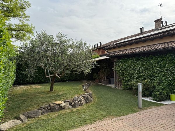 casa semindipendente in vendita a Parma in zona Vicofertile