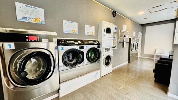 negozio in vendita a Parma