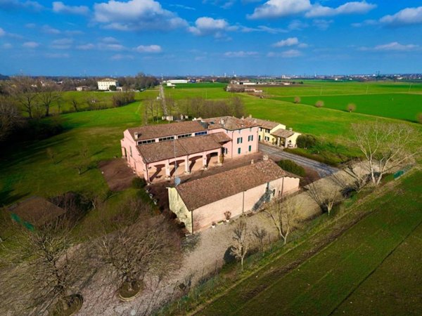 casa indipendente in vendita a Parma in zona Montanara