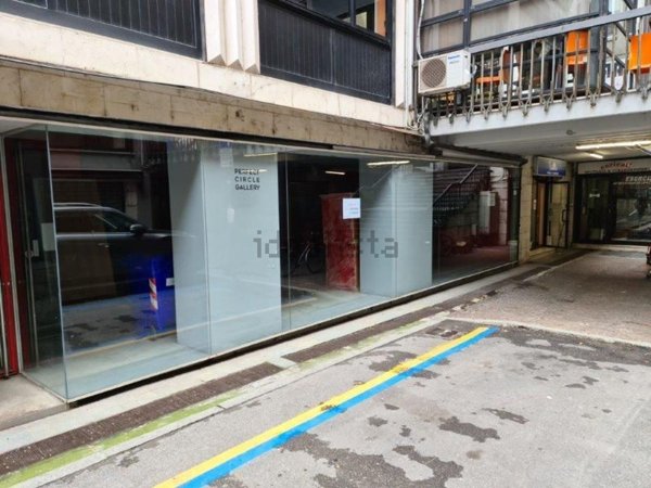 negozio in vendita a Parma in zona Centro Storico