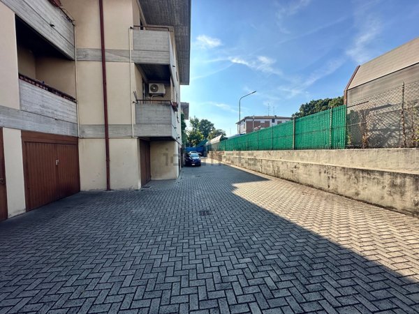 locale di sgombero in vendita a Parma in zona Lubiana