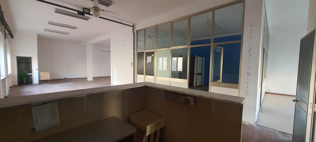 negozio in vendita a Parma in zona Crocetta