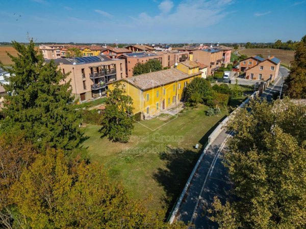 intera palazzina in vendita a Parma in zona Corcagnano