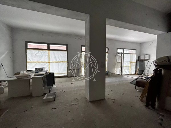 locale commerciale in vendita a Parma in zona Centro Storico