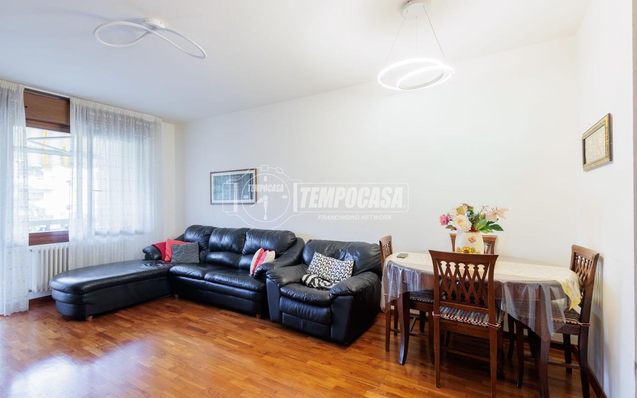 appartamento in vendita a Parma in zona Carignano