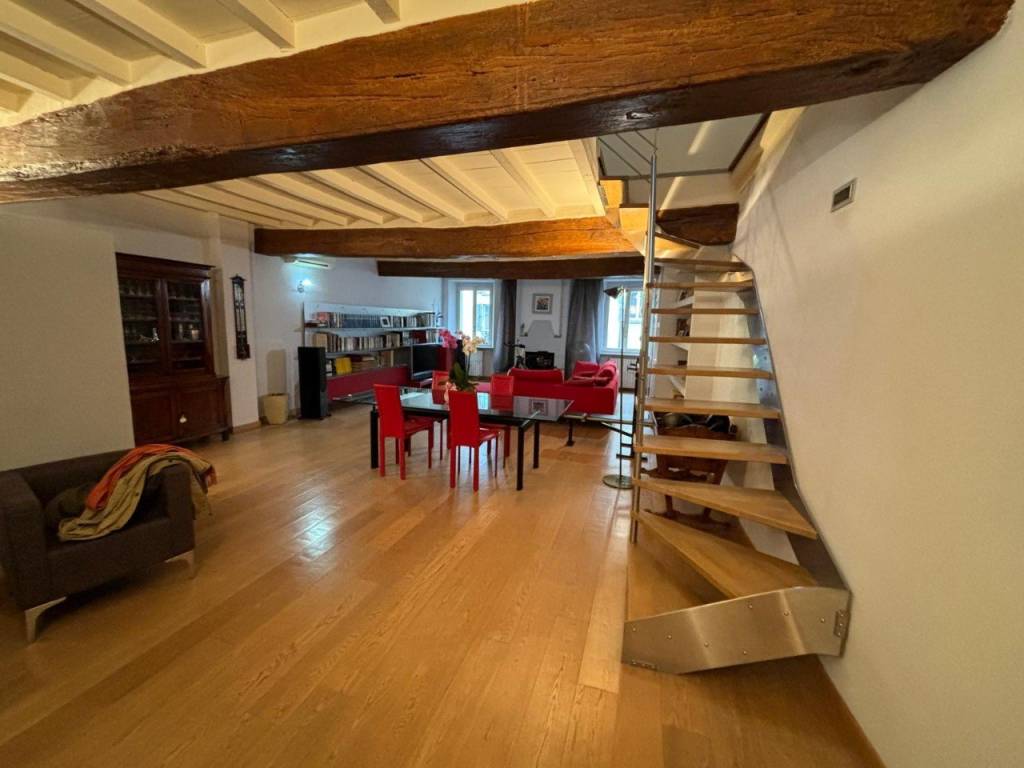 appartamento in vendita a Parma in zona Centro Storico