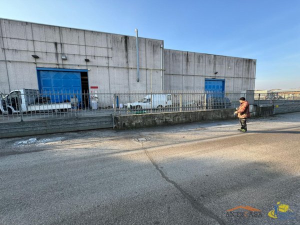 capannone in vendita a Parma