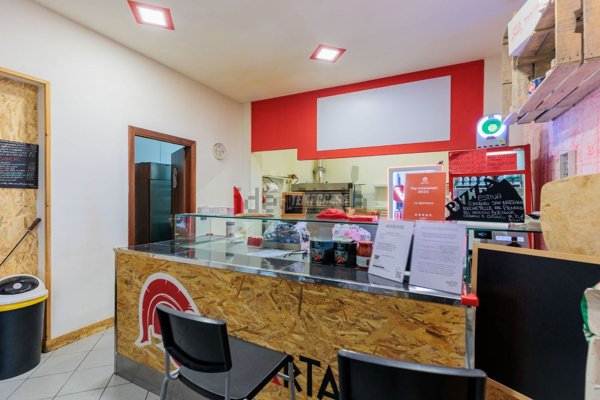 locale commerciale in vendita a Parma in zona San Lazzaro