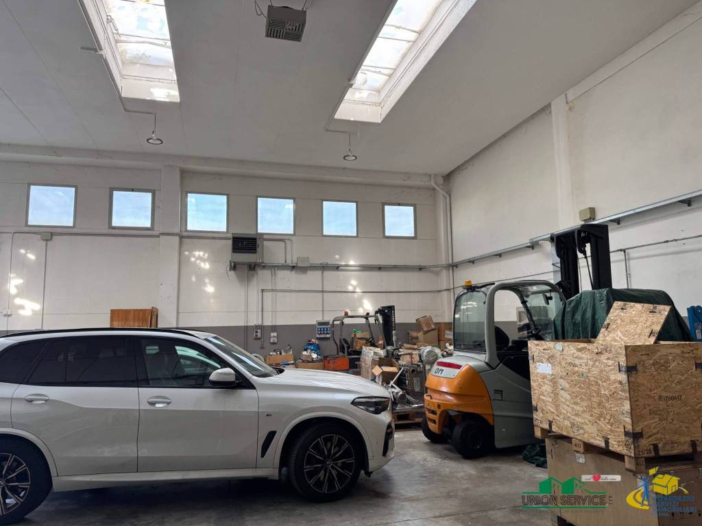 locale commerciale in vendita a Parma in zona San Martino / Paradigna