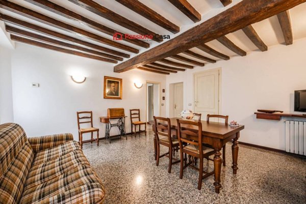 appartamento in vendita a Parma in zona Carignano