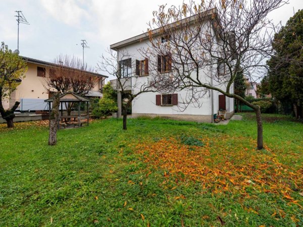 casa indipendente in vendita a Parma in zona San Martino / Paradigna