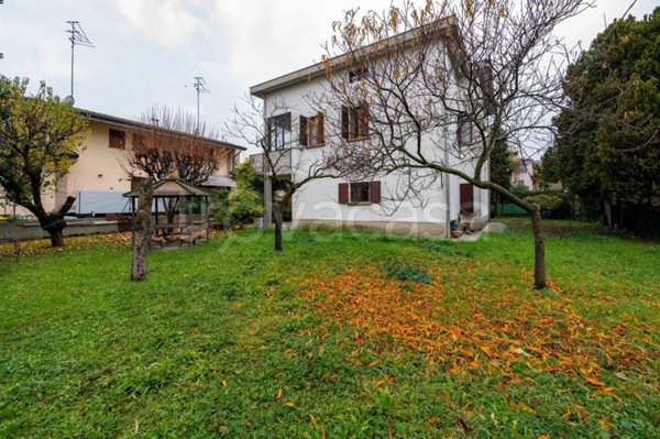 casa indipendente in vendita a Parma in zona San Leonardo