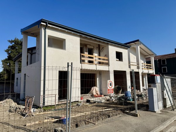casa indipendente in vendita a Parma in zona Vigatto