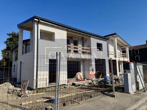 casa indipendente in vendita a Parma in zona Vigatto