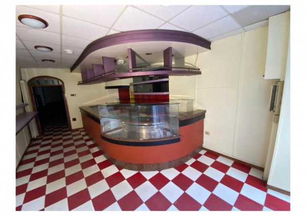 negozio in vendita a Parma in zona Oltretorrente