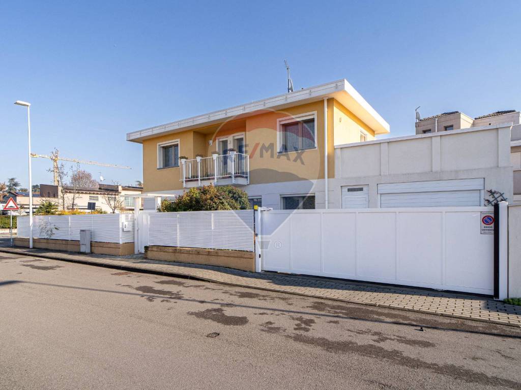 casa indipendente in vendita a Parma in zona Vicofertile