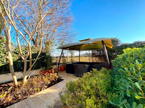 casa indipendente in vendita a Parma in zona Centro Storico