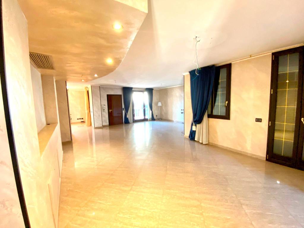 casa indipendente in vendita a Parma in zona Centro Storico