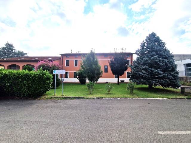 negozio in vendita a Parma in zona Corcagnano