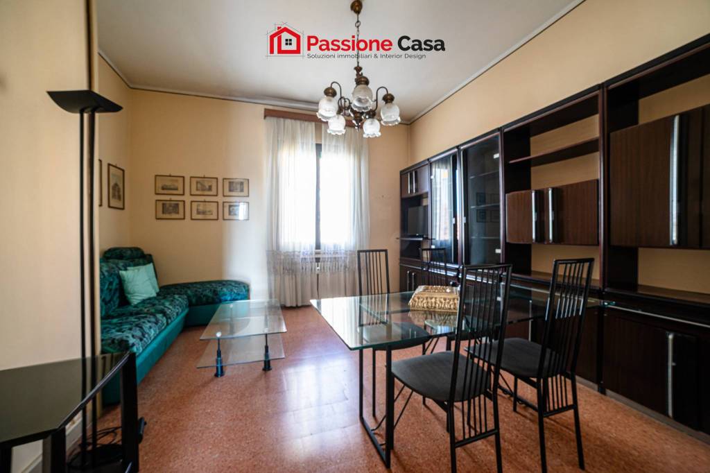 appartamento in vendita a Parma in zona Cittadella