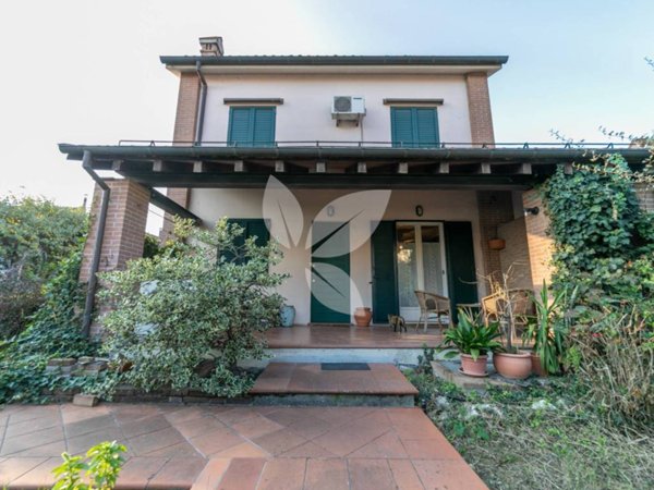 casa indipendente in vendita a Parma in zona Vicofertile