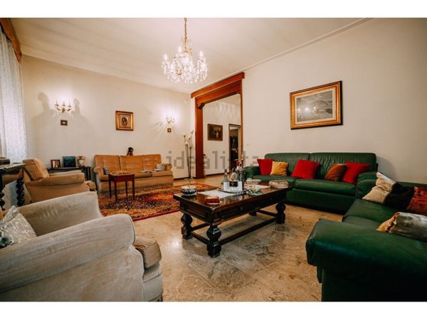 casa indipendente in vendita a Parma in zona Montanara