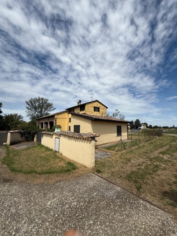 casa indipendente in vendita a Parma in zona Vicofertile