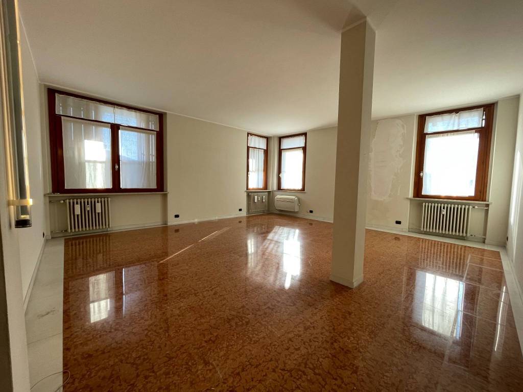 appartamento in vendita a Parma in zona Centro Storico