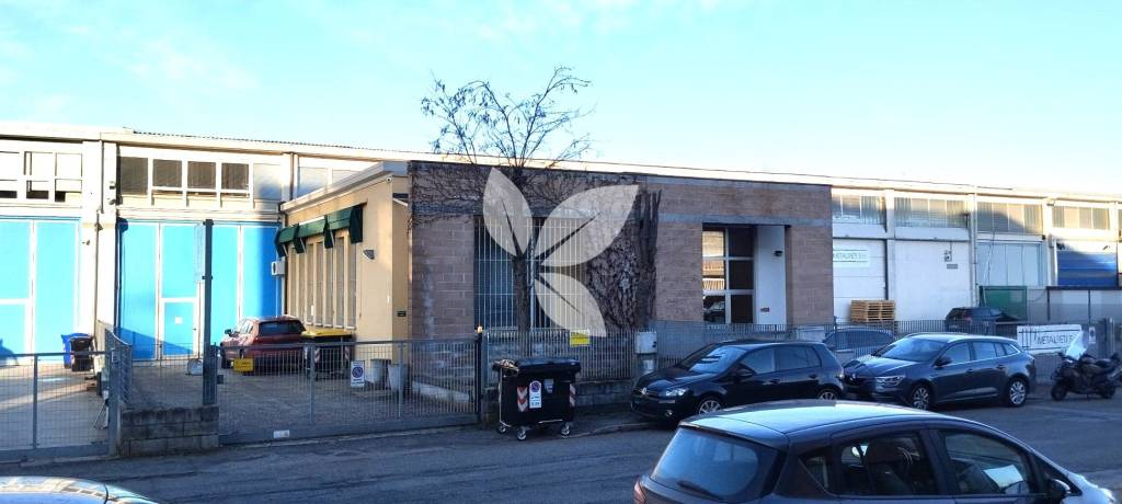 locale commerciale in vendita a Parma in zona Vigatto