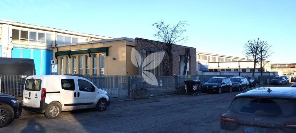 locale commerciale in vendita a Parma in zona Vigatto