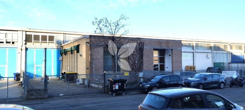 locale commerciale in vendita a Parma in zona Gaione