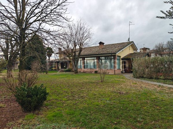 casa indipendente in vendita a Parma in zona Vigatto