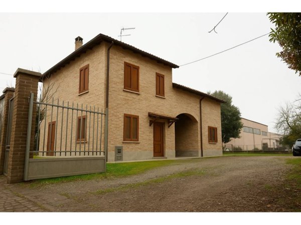 casa indipendente in vendita a Parma in zona Carignano