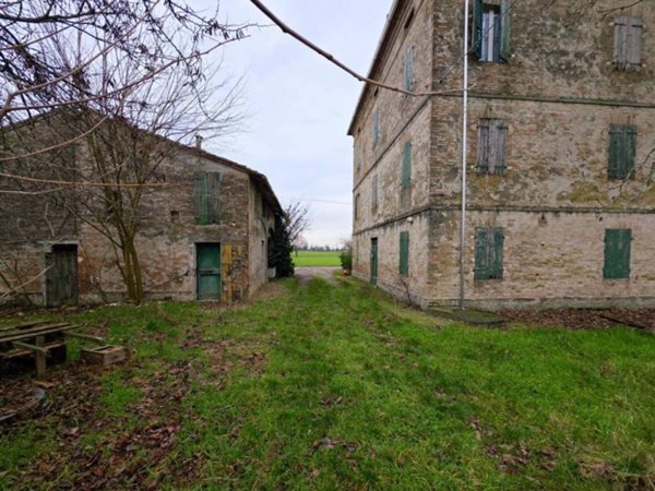 casa indipendente in vendita a Parma in zona Vigolante