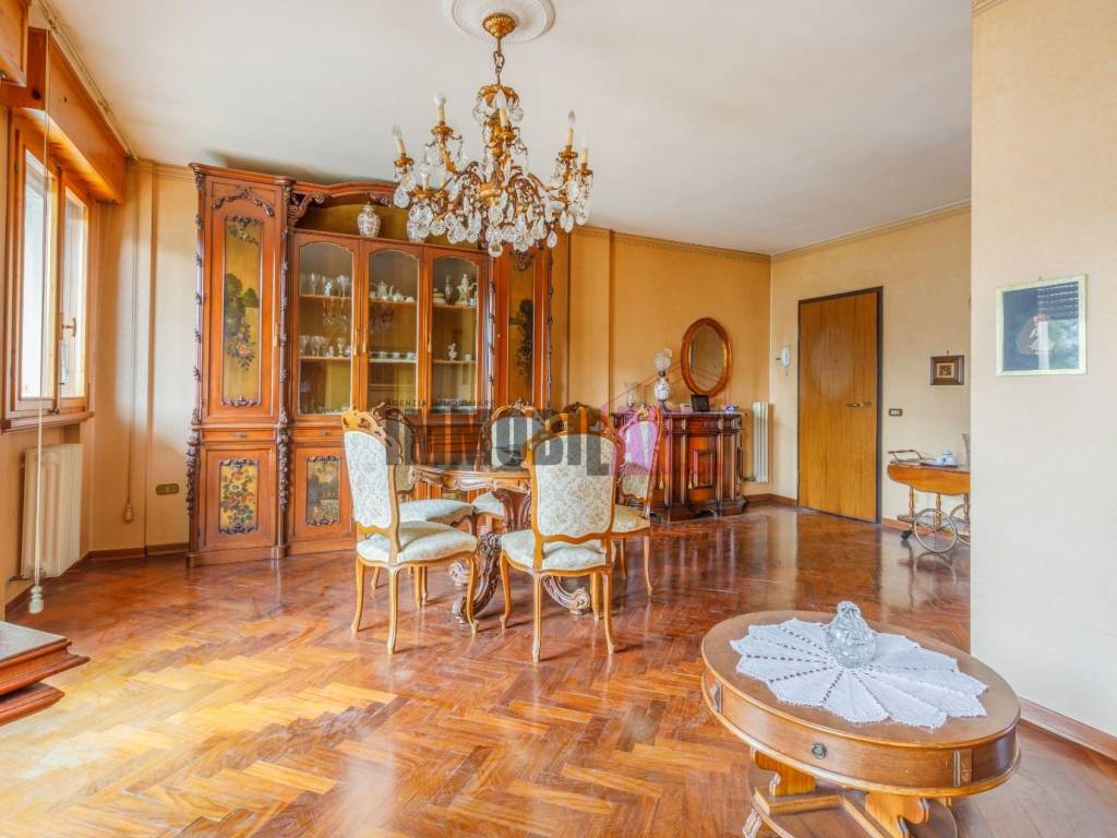 appartamento in vendita a Parma in zona Cittadella