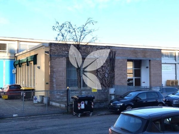 locale commerciale in vendita a Parma in zona Carignano