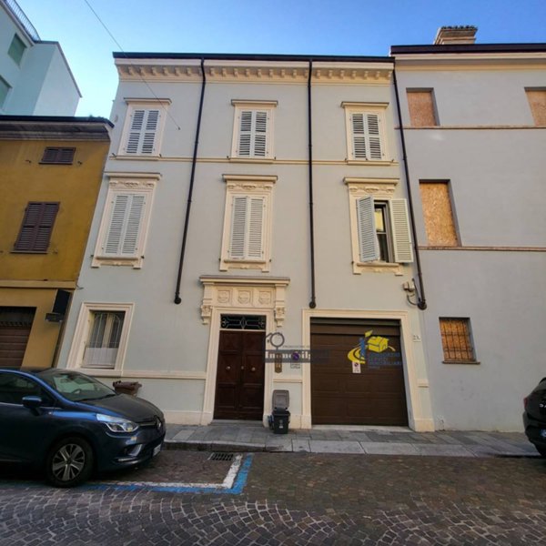 appartamento in vendita a Parma in zona Centro Storico