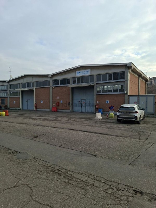 capannone in vendita a Parma