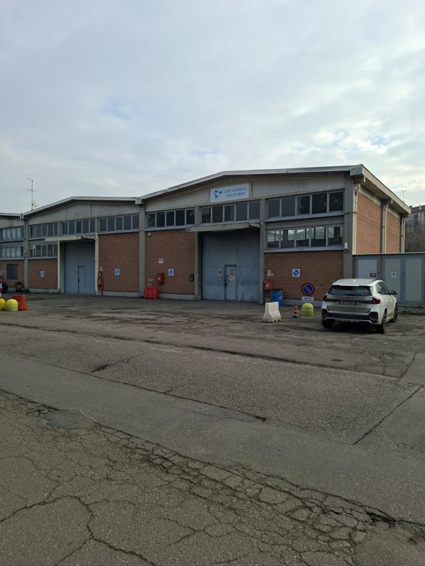 locale di sgombero in vendita a Parma
