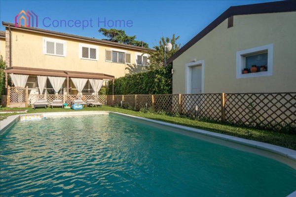 casa indipendente in vendita a Parma in zona Vigatto