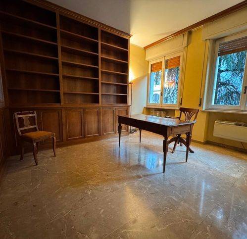 appartamento in vendita a Parma in zona Centro Storico