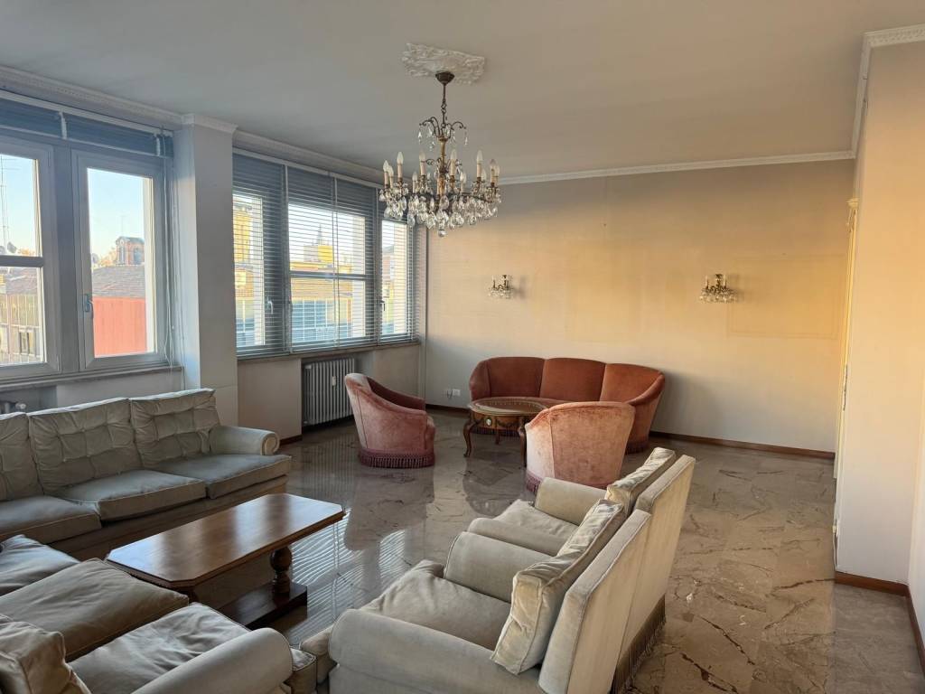 appartamento in vendita a Parma in zona Centro Storico