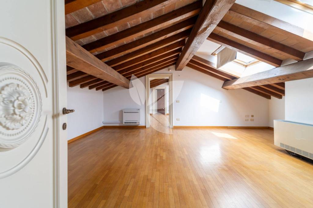 appartamento in vendita a Parma in zona Centro Storico
