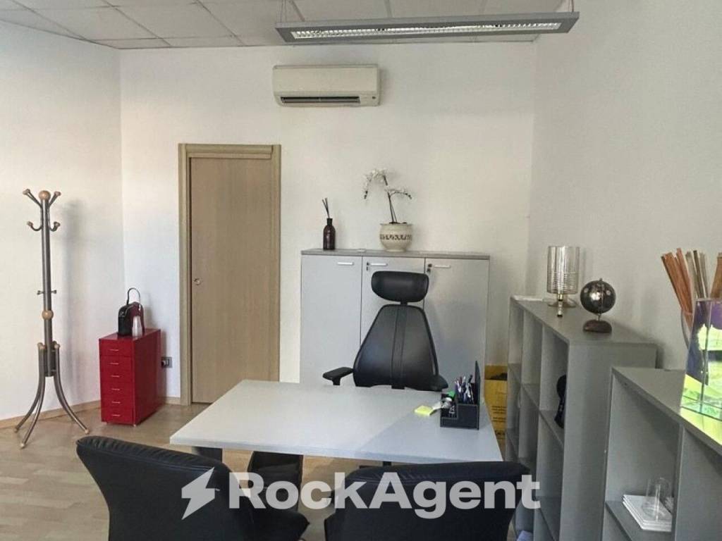 ufficio in vendita a Parma in zona Pablo