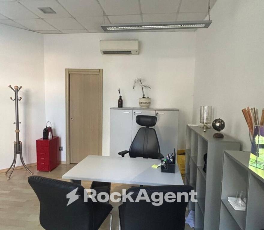 ufficio in vendita a Parma in zona Pablo