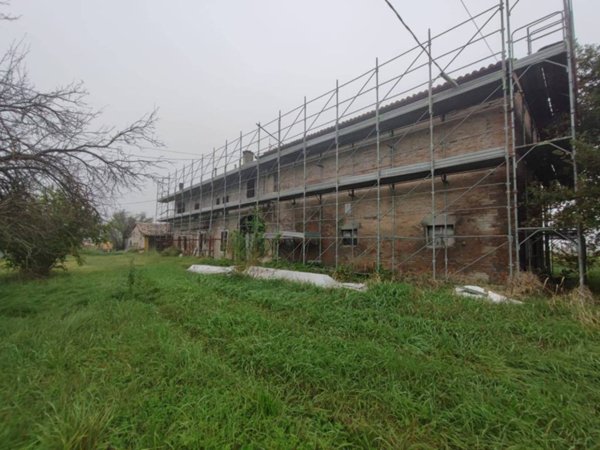 casa indipendente in vendita a Parma in zona Vicofertile