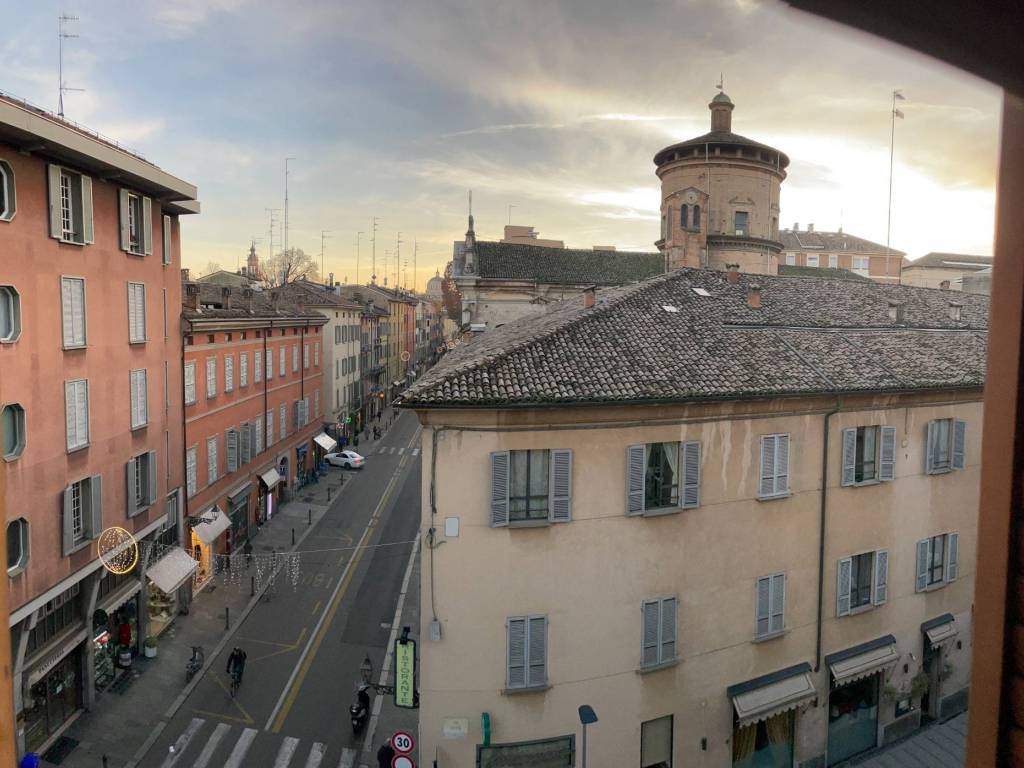 appartamento in vendita a Parma in zona Centro Storico