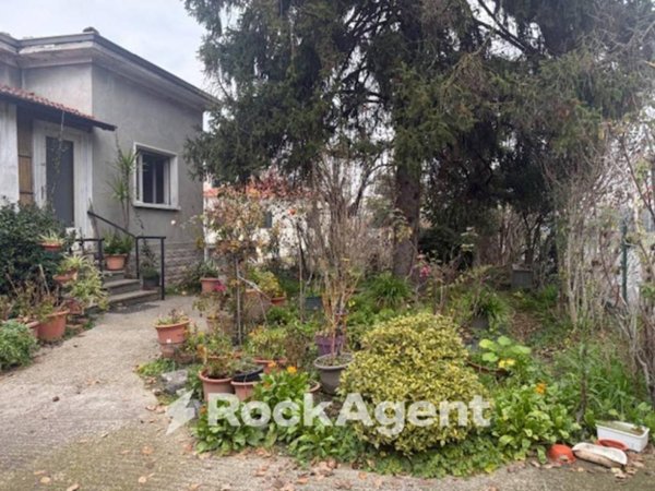 casa indipendente in vendita a Parma in zona Centro Storico