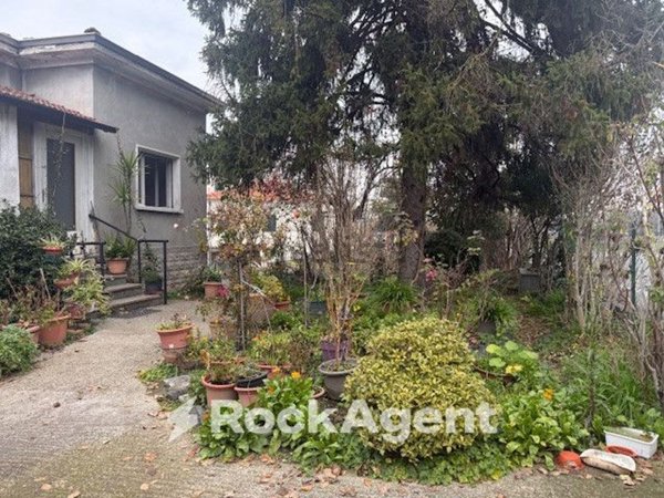 casa indipendente in vendita a Parma in zona Centro Storico