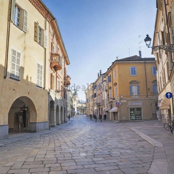 appartamento in vendita a Parma in zona Centro Storico